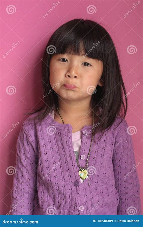 Petite Fille Asiatique Avec Le Visage Triste Image Stock Image Du