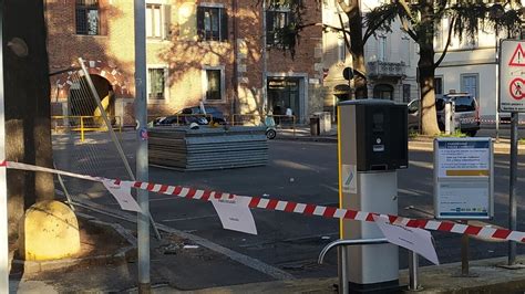 A Monza Sono Iniziati I Lavori Nella Piazza Del Centro Operai Al Lavoro