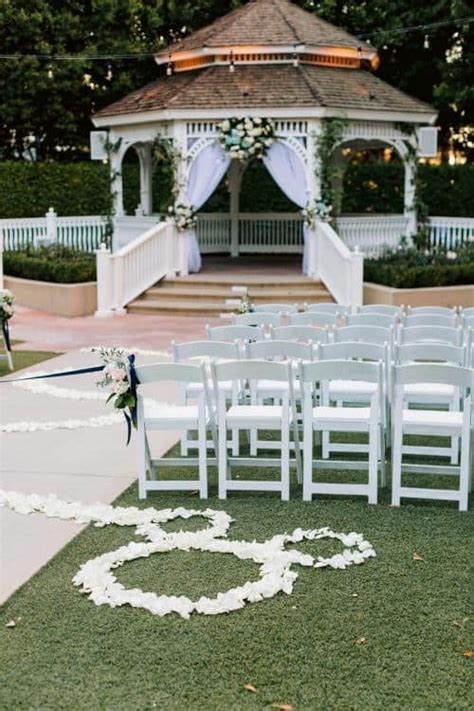 Your Guide to a Cinderella-Inspired Disney Wedding | Disney Weddings