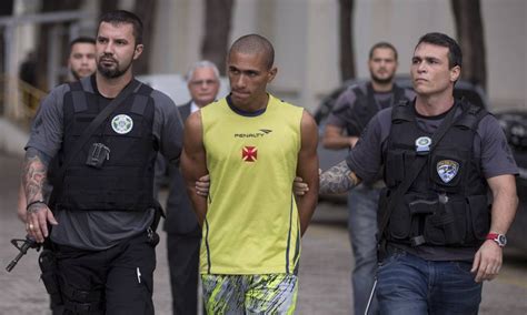 Homem Preso Por Esfaquear Estudante Dentro De Trem Confessa Ter