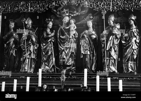 Jesus christ coronation holy mary Imágenes de stock en blanco y negro