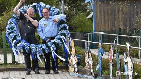 Stammtische Höhe 309 und Höhe 308 stellen gemeinsam Maibaum auf Onetz