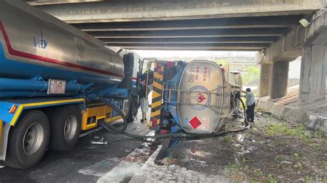 柴油外洩！油罐車翻覆彰化交流道涵洞 記者新聞網｜新聞｜即時新聞