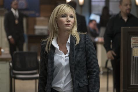 Kelli Giddish as Amanda Rollins in Law and Order: SVU - "Decaying ...