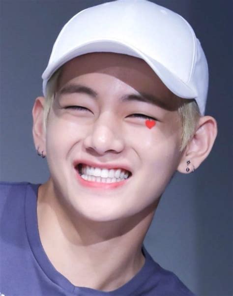 22 Times BTS's V Proved He Has The Most Adorable "Box Smile" | Taehyung, Kim taehyung, Taehyung ...