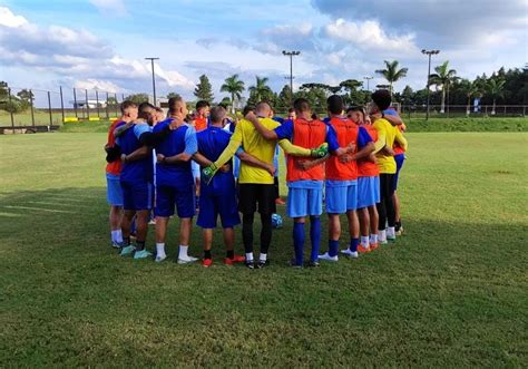 Jogadores Crac Apresenta Elenco Para A Temporada Eg