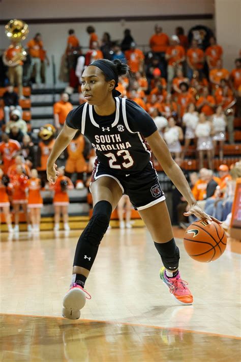 South Carolina Women S Basketball Routs Bowling Green In Bree Hall S