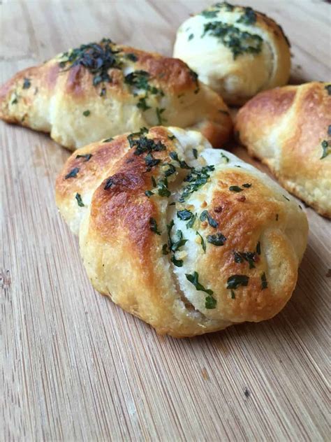 Cheesy Garlic Crescent Roll Knots To Eat Drink And Be Married