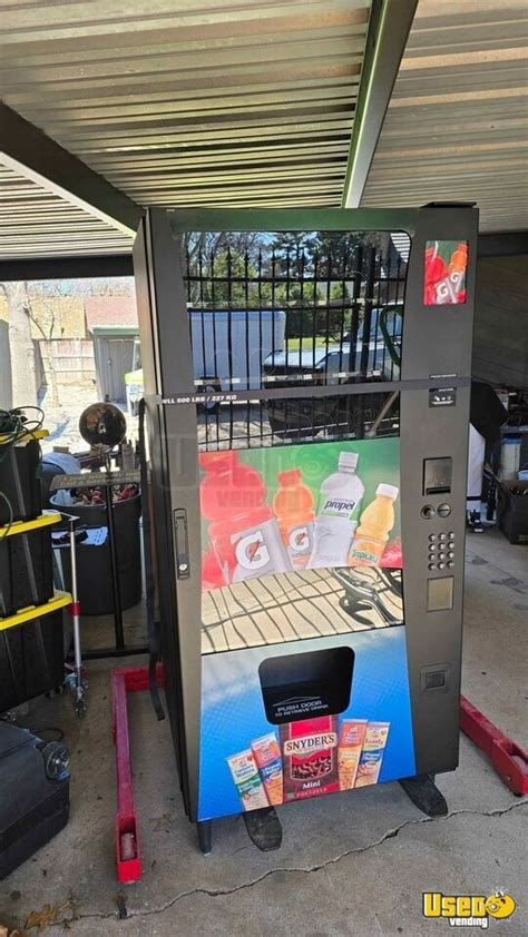 Wittern FSI USI Futura Snack And Drink Combo Vending Machine For Sale