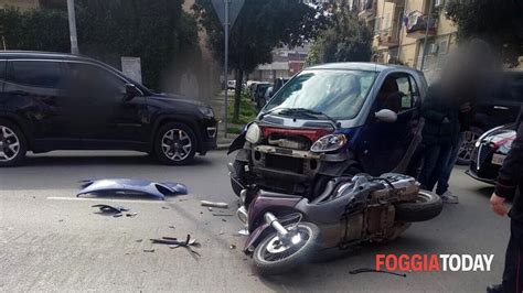 Incidente Stradale A Foggia Violento Impatto Tra Una Smart E Uno