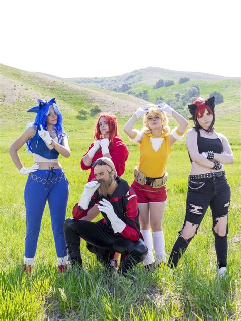 Sonic the Hedgehog Cosplay Group w/ @dajackies @athena_cos @raineemery ...