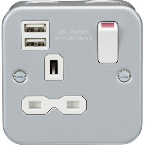 Knightsbridge Metal Clad A G Switched Socket With Dual Usb Charger