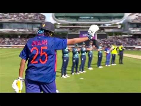 England Womens Cricket Team Gives Guard Of Honour To Jhulan Goswami On