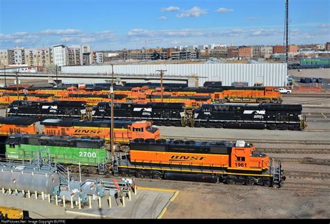 Railpicturesnet Photo Bnsf 1961 Bnsf Railway Emd Sd40 2 At Denver