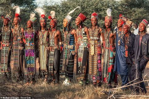 Wodaabe Tribe Where Men Spend Hours Doing Their Hair And Makeup To Impress Women Daily Mail Online