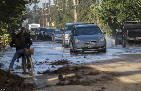 Strong storm brings damage - and snow - to Hawaii | Daily Mail Online