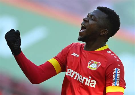 Man Utd Target Bayer Leverkusen Defender Edmond Tapsoba But Told To Pay