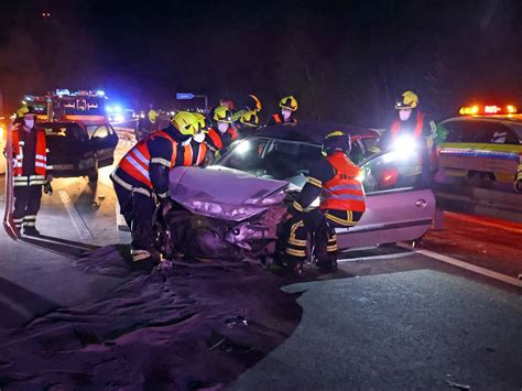 Zweimal Totalschaden Schwerer Unfall Bei Merzig