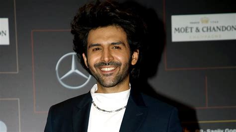 Kartik Aaryan Recalls Going To Red Carpet Events In Auto Buying