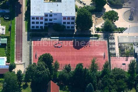 Luftbild Berlin Schulgel Nde Mit Sportplatz Ulmen Grundschule In