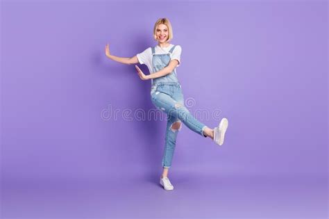 Full Size Photo Of Nice Optimistic Short Hairdo Blond Lady Dance Wear