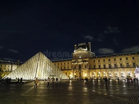 The Louvre Museum in Paris at Night Editorial Stock Photo - Image of ...