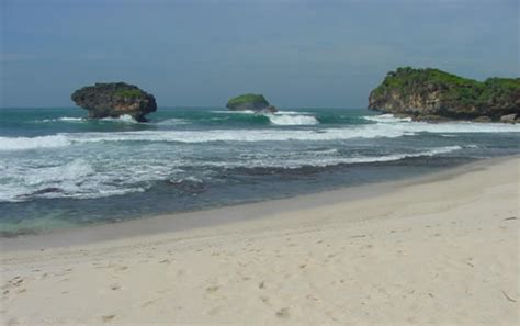 Pacitan Kota Wisata Pantai Teleng Ria