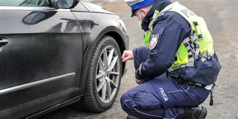 Za opony też dostaniesz mandat Oto 6 najczęstszych błędów AutoCentrum pl