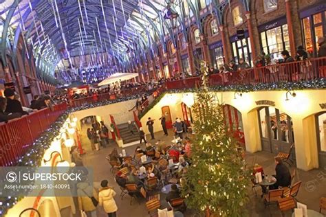 Covent Garden, Christmas - SuperStock