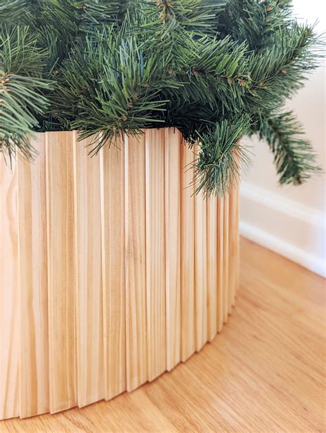 How To Make A Classic Wooden Christmas Tree Collar