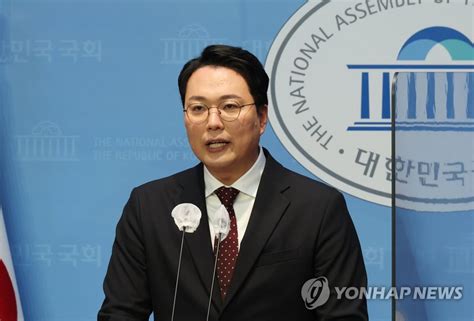 총선 공천권 개혁 방안 관련 기자회견하는 천하람 당 대표 후보 연합뉴스