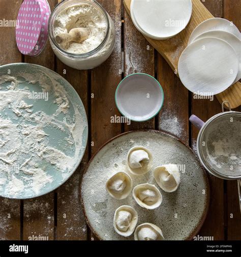 Making Chinese Dumplings Wonton Stock Photo Alamy