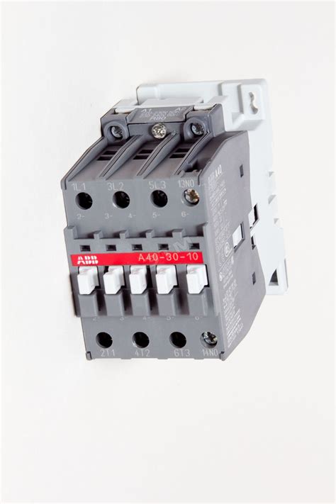 Контактор A40-30-10 (40А AC3) катушка 220В AC артикул 1SBL321001R8010 ...