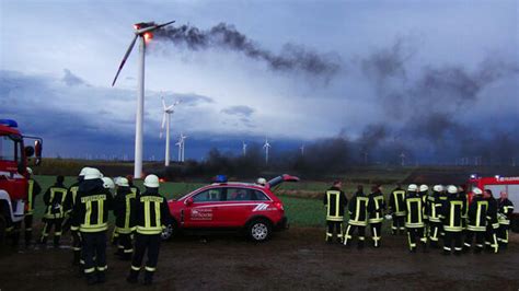 Sturmschaden Windrad Geht In Flammen Auf