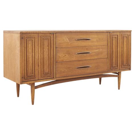 Mid Century Modern Walnut Credenza By Broyhill At 1stDibs