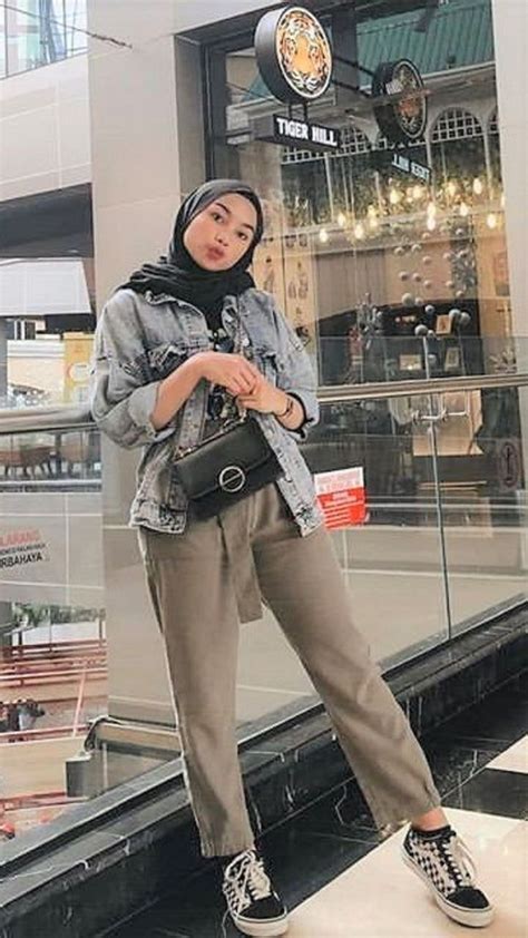 Ide Outfit Hangout Buat Nongki Bareng Bestie Perlengkapan Hijab