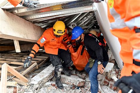 Terremoto En Indonesia 268 Muertos Y Más De Mil Heridos Galería Fotográfica Agencia Peruana