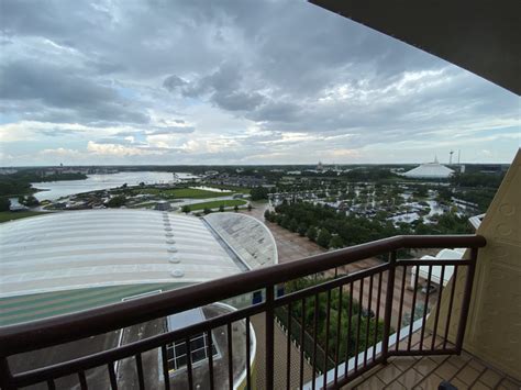 PHOTOS, VIDEO: Tour a Theme Park View Main Tower Room at Disney's ...