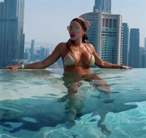 Ninel Conde Lo Hace De Nuevo As Luci Su Abdomen De Acero Con El Bikini Que Todas Querr N