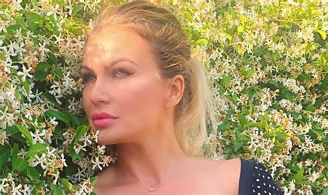 Eva Henger Instagram inarrivabile bikini eccitante Ce l ho più duro