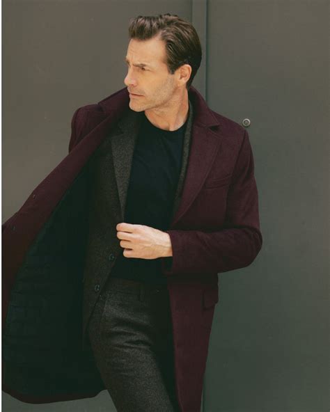 Long Manteau Bordeaux Avec Costume En Tweed Marron Hockerty