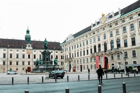 PASSPORT OUT: Impressions of Vienna: Stephansplatz