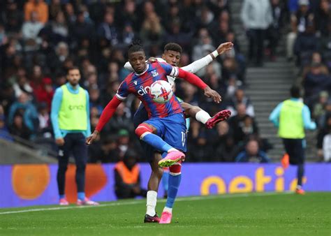 Wilfried Zaha Et Le Rappeur Stormzy Rach Tent Un Club Londonien