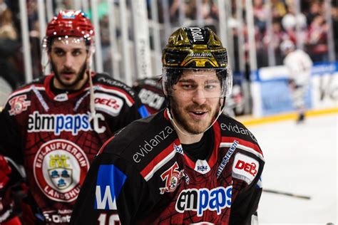 EVL Playoff Topscorer Kharboutli verlängert in Landshut EV