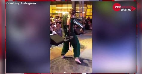 Sapna Choudhary Wore Too Tight Suit And Dance On Stage People Go Crazy To See Sexy Dance हरे