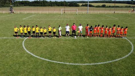 Arbitres club Football Association Sportive Quinçay Footeo