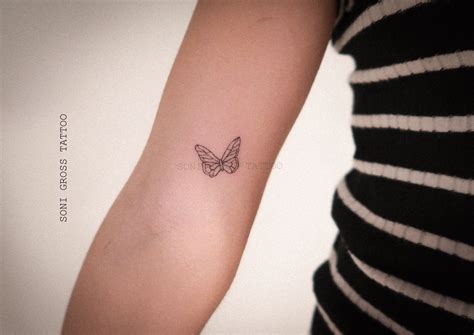 45 mẫu Mini butterfly tattoo designs mới nhất 2024