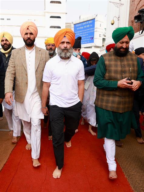 Rahul Gandhi Visits Golden Temple As Bharat Jodo Yatra Enters Punjab See Pics Spoindia