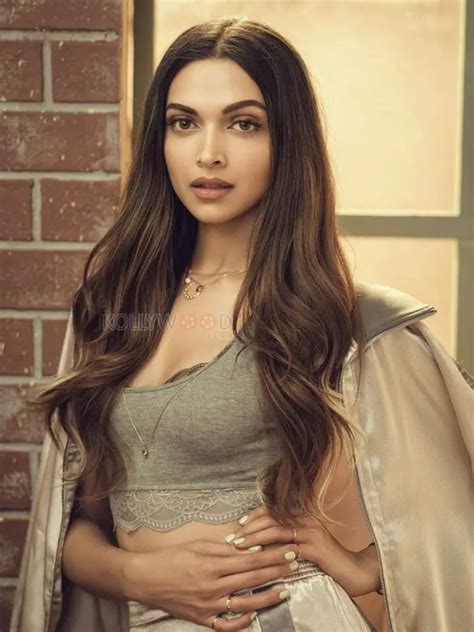 Pathan Actress Deepika Padukone Sexy Pictures Kollywood Zone