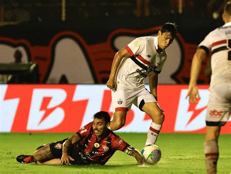 São Paulo vence o Vitória fora de casa dois gols de Luciano pelo